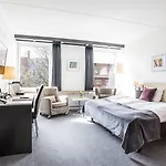 Britannia 4*