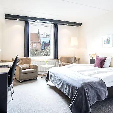 Ξενοδοχείο Britannia 4*